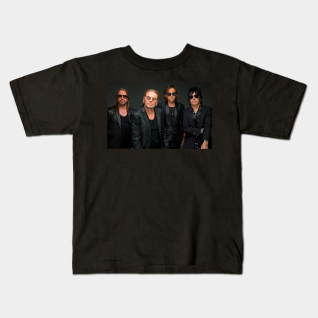 Mana band live Kids T-Shirt by yasminewilbond